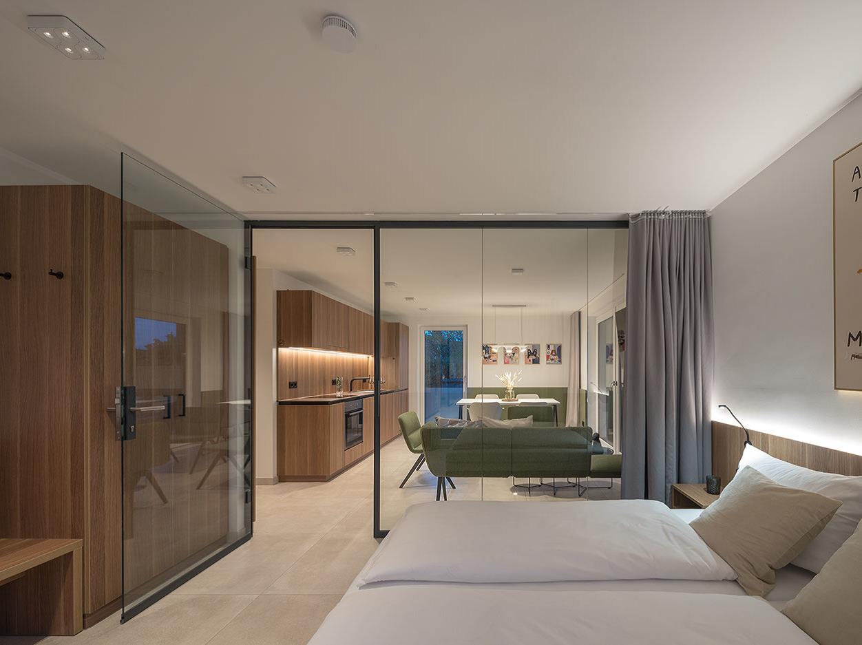 Room partition walls made of glass